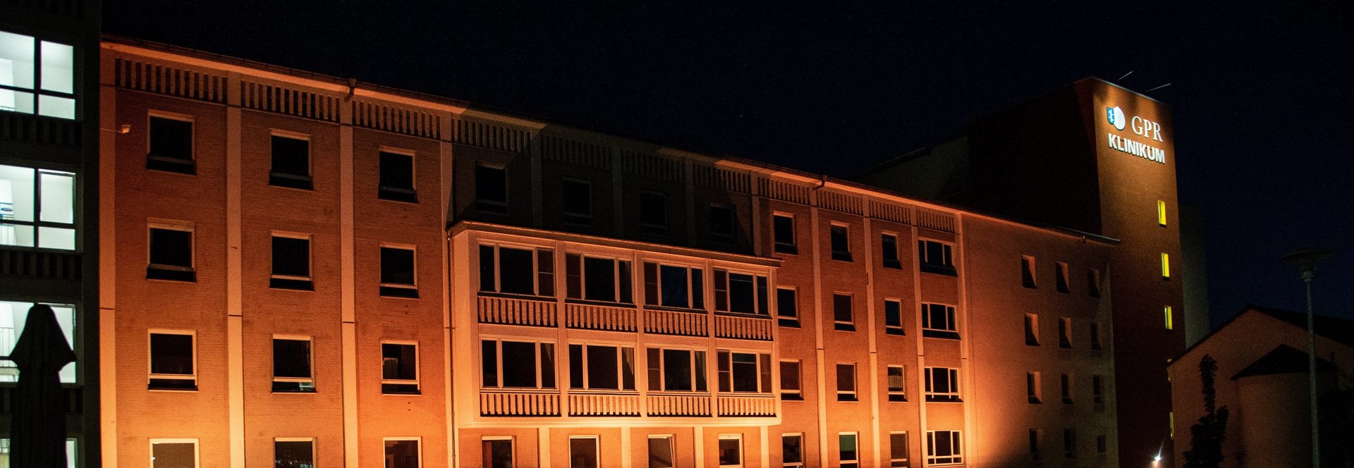 GPR Gebäude orange beleuchtet