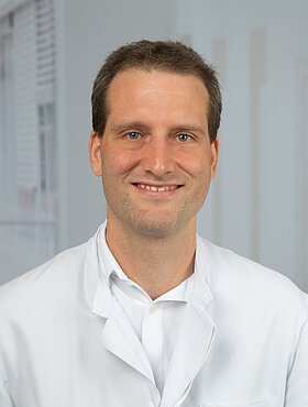 Portraitbild Dr. Macel Féchir Dr. med. Marcel Féchir