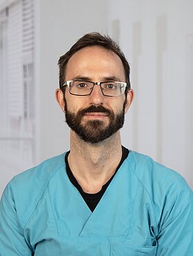 Dr. med. Alper Michael Van Sijl