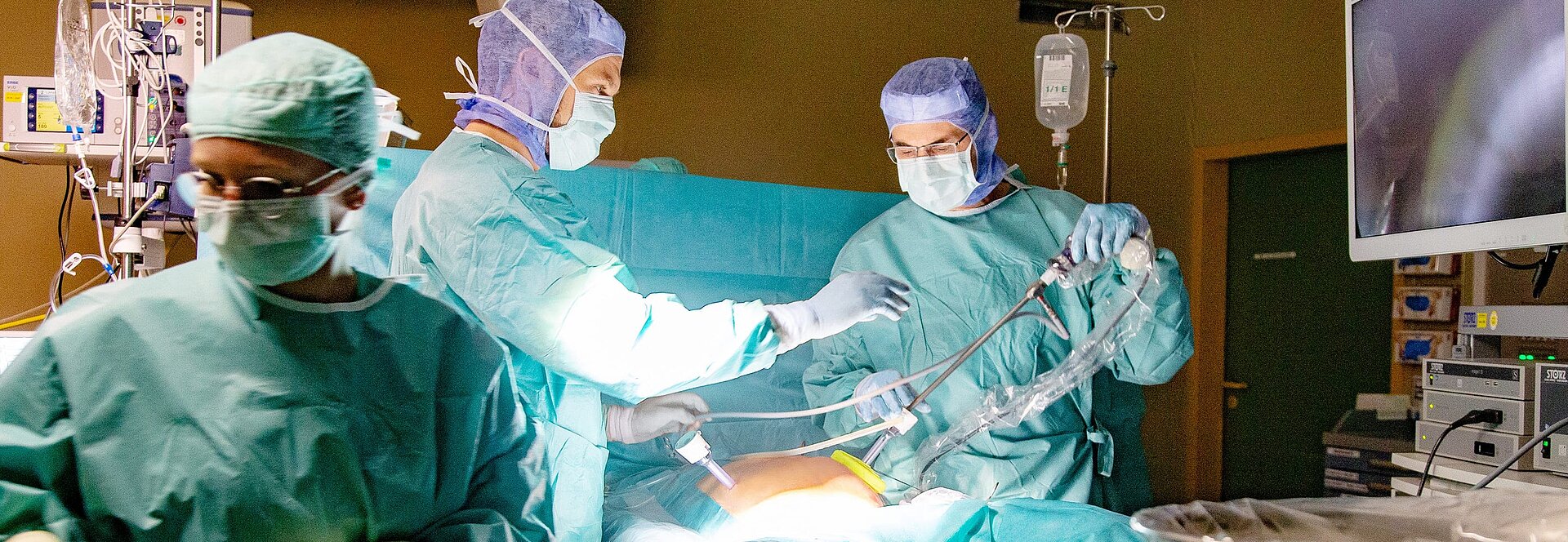 Operation mit Lapraskop im Bauchraum
